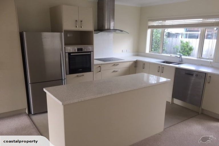 Photo of property in 19 Annalise Place, Orewa, 0931