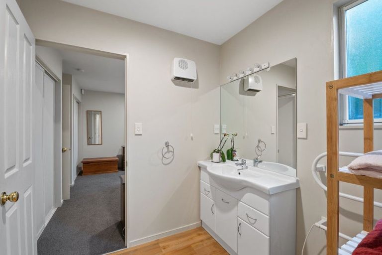 Photo of property in 5 Rosefield Lane, Northcote, Christchurch, 8052