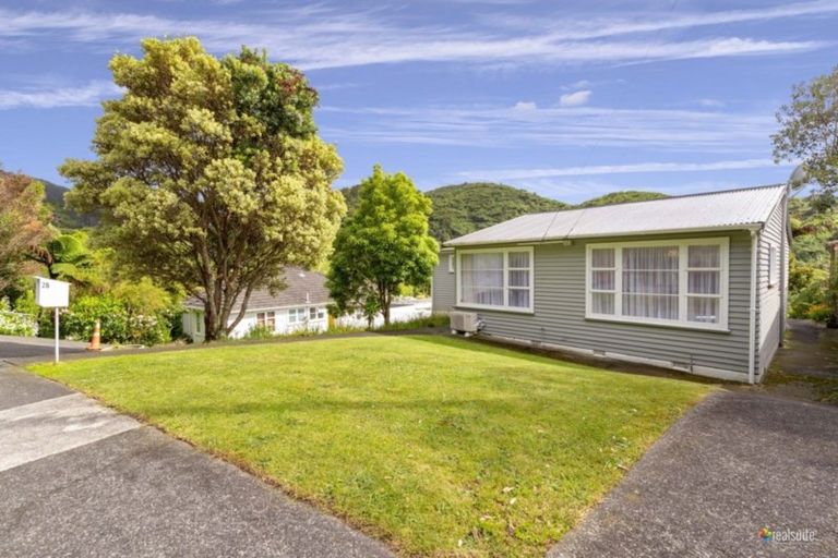 Photo of property in 28 Foster Crescent, Belmont, Lower Hutt, 5010