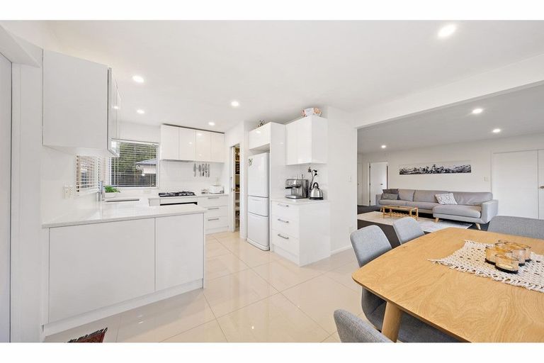 Photo of property in 10 Yeovil Place, St Albans, Christchurch, 8052