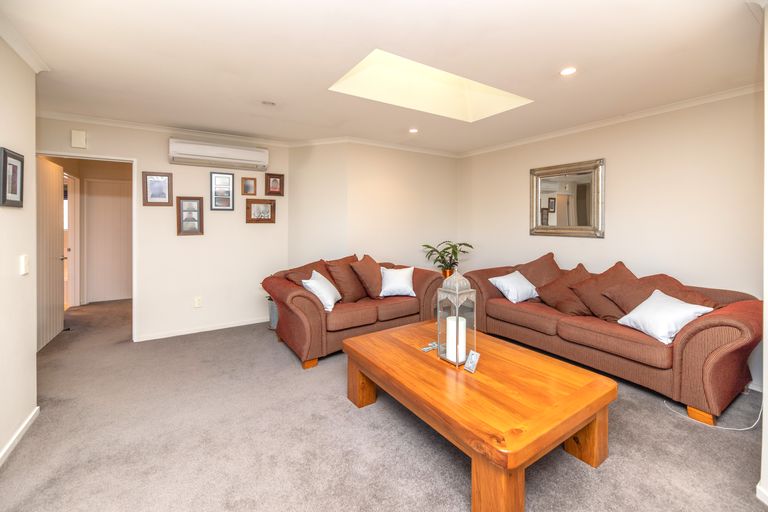 Photo of property in 13 Parkinson Place, Woodend, 7610