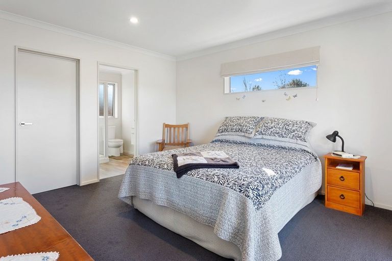 Photo of property in 5 Haydon Place, Amberley, 7410