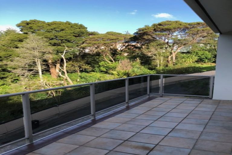 Photo of property in 2/1b Birkenhead Avenue, Birkenhead, Auckland, 0626