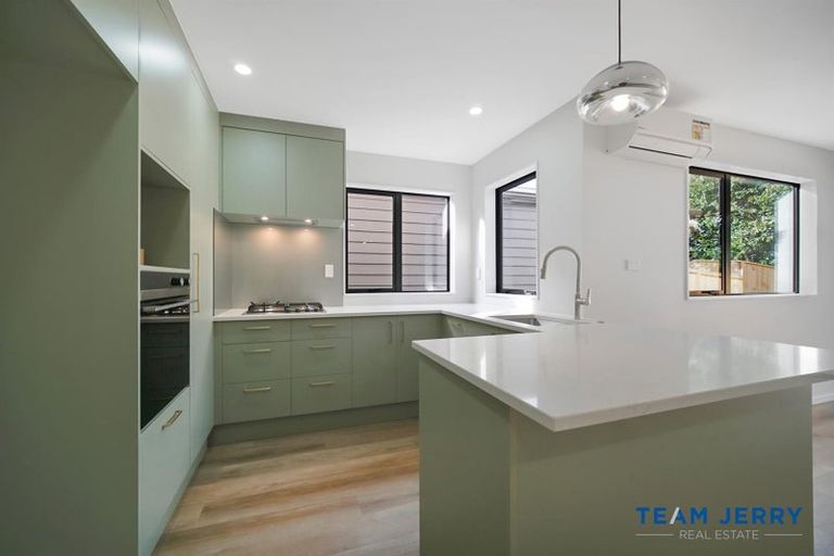 Photo of property in 21 Combat Street, Papakura, 2110