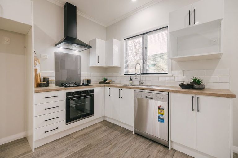 Photo of property in 28 Aberdeen Avenue, Takaro, Palmerston North, 4412