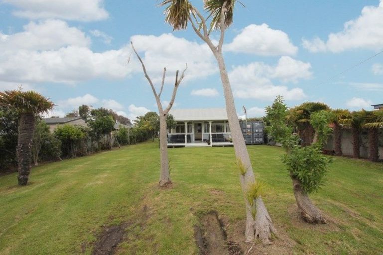 Photo of property in 14 Shortt Street, Foxton Beach, Foxton, 4815