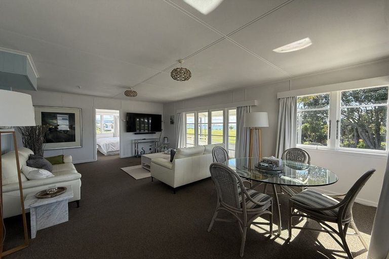 Photo of property in 15 Karoro Road, One Tree Point, 0118