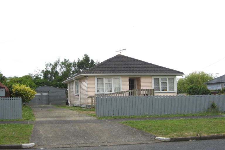Photo of property in 83 Kayes Road, Pukekohe, 2120