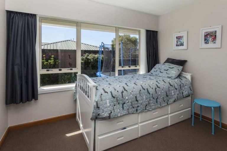 Photo of property in 2 Manor Place, Bryndwr, Christchurch, 8053