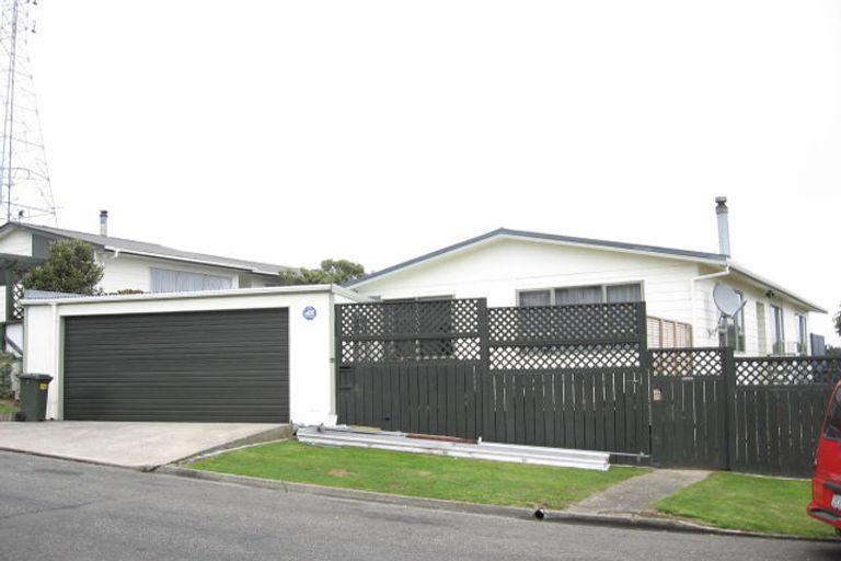 Photo of property in 23 Chetwode Grove, Newlands, Wellington, 6037