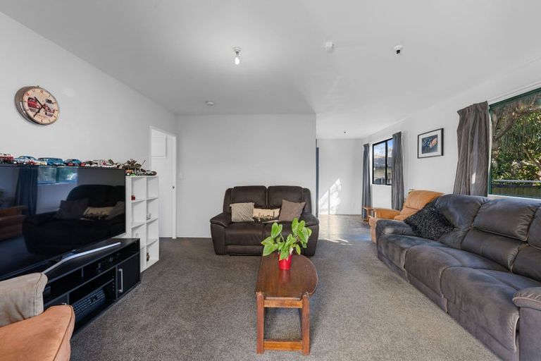 Photo of property in 10 Volta Place, Clendon Park, Auckland, 2103