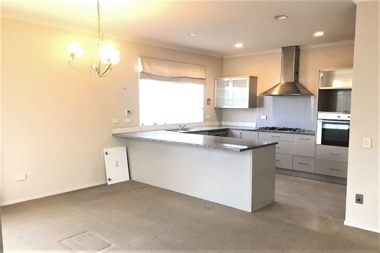 Photo of property in 12 Seresin Crescent, Flat Bush, Auckland, 2016