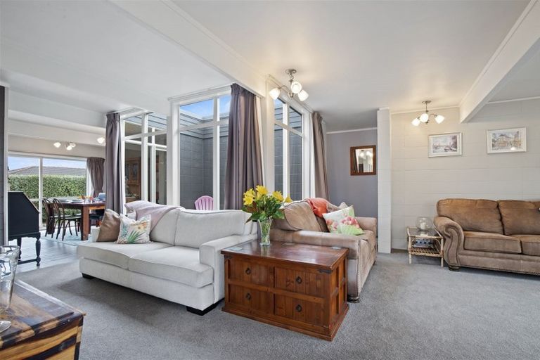 Photo of property in 6 Park Estate Road, Rosehill, Papakura, 2113