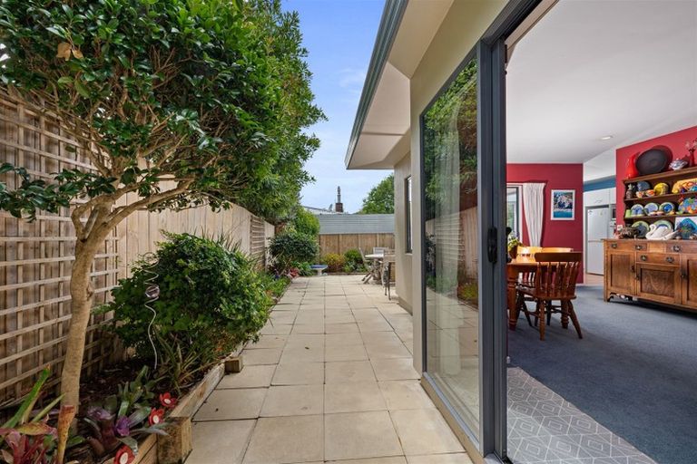 Photo of property in 2/95 Sylvan Avenue, Northcote, Auckland, 0627