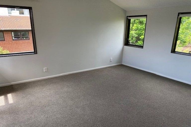 Photo of property in 2/12 Bradbury Road, Botany Downs, Auckland, 2010