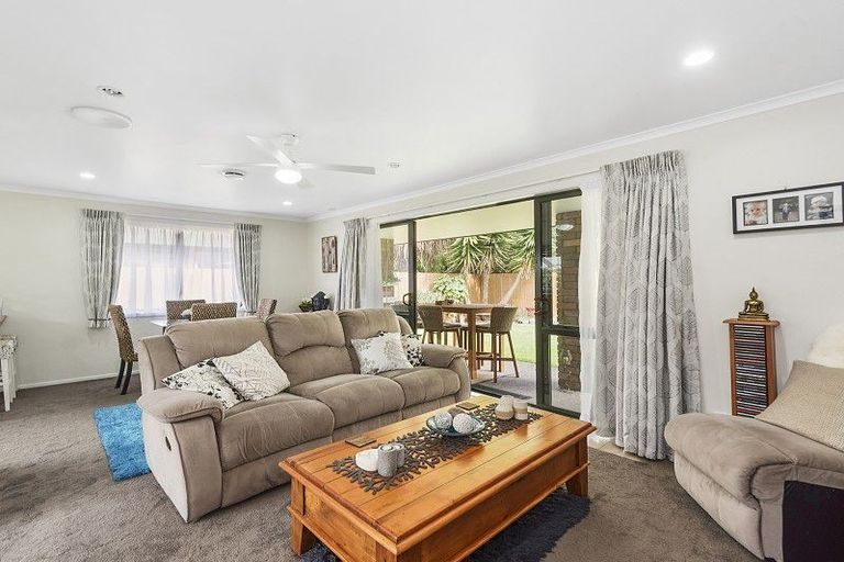 Photo of property in 64 Nielsen Gardens, Rototuna, Hamilton, 3210