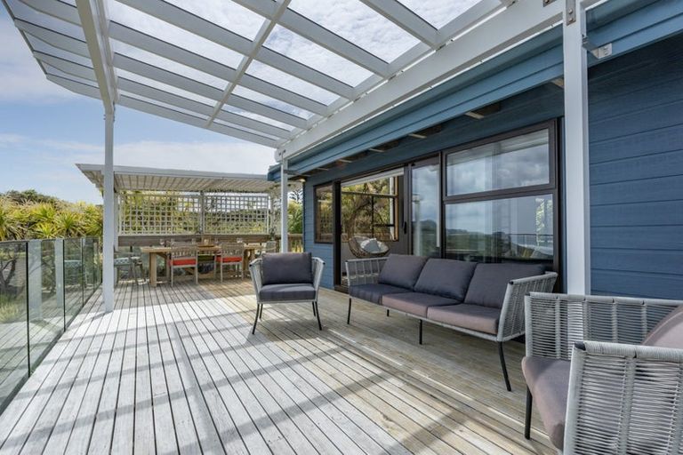 Photo of property in 109 Seaview Road, Piha, 0772