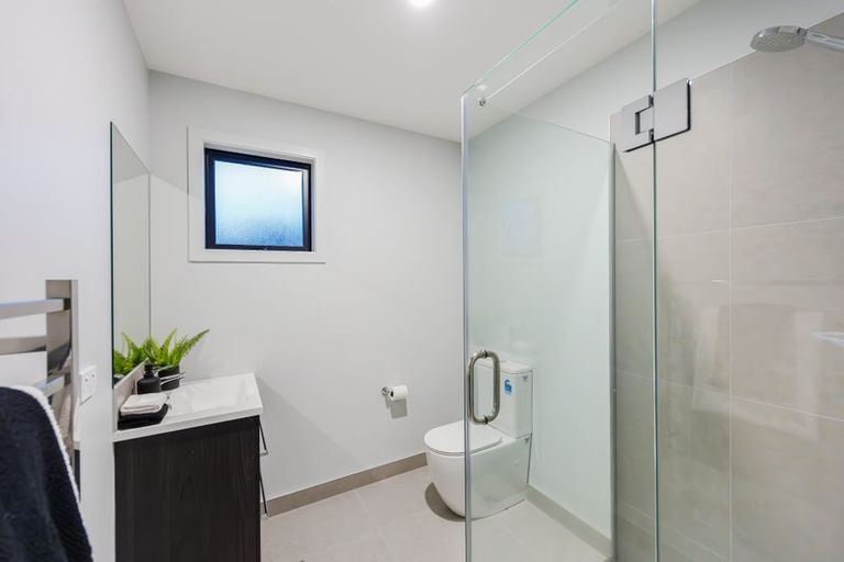 Photo of property in 2e Nerita Place, Long Bay, Auckland, 0630