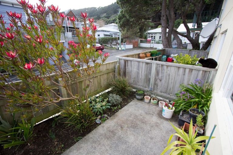 Photo of property in 2/2 Scarborough Terrace, Mount Victoria, Wellington, 6011
