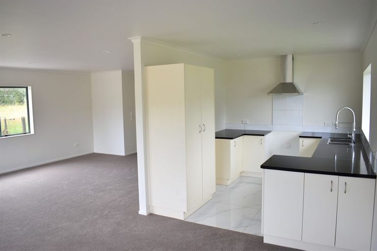 Photo of property in 37 Waikawa Beach Road, Manakau, Levin, 5573