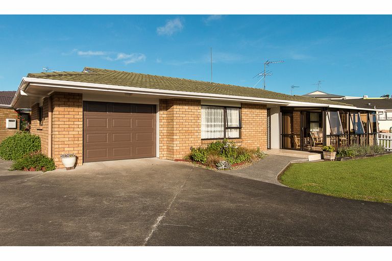 Photo of property in 8a Civic Place, Waiuku, 2123