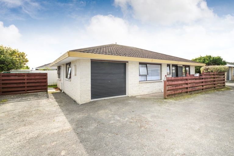 Photo of property in 2/99 Vogel Street, Roslyn, Palmerston North, 4414