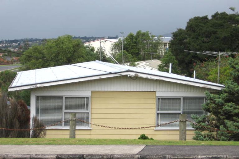 Photo of property in 7a Tirimoana Road, Te Atatu South, Auckland, 0602