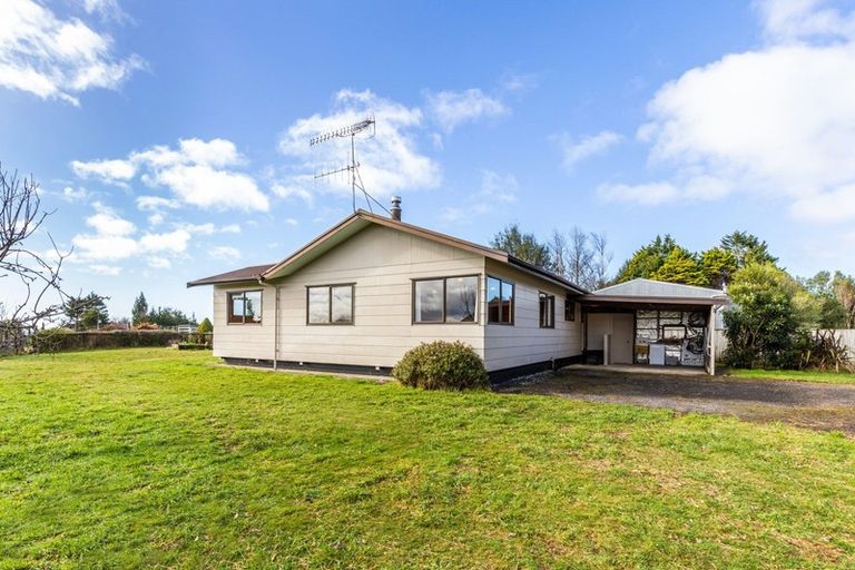 Photo of property in 17 Parerohi Grove, Kuratau, Turangi, 3381