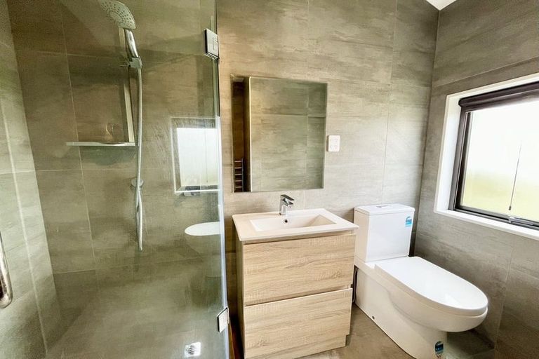 Photo of property in 1/98 Lincoln Park Avenue, Massey, Auckland, 0614