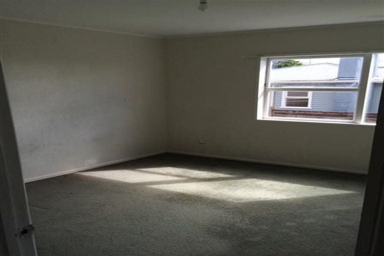 Photo of property in 18a Sylvan Crescent, Te Atatu South, Auckland, 0610