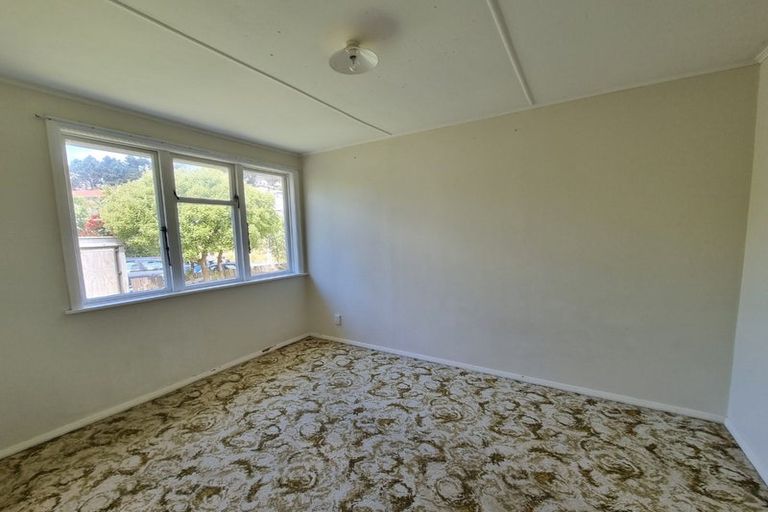 Photo of property in 12 Dorset Grove, Cannons Creek, Porirua, 5024