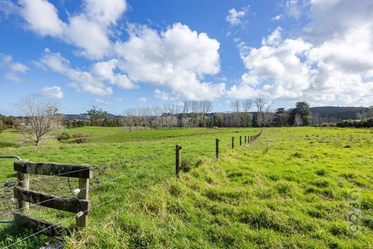 Photo of property in 836 Old North Road, Waimauku, 0882
