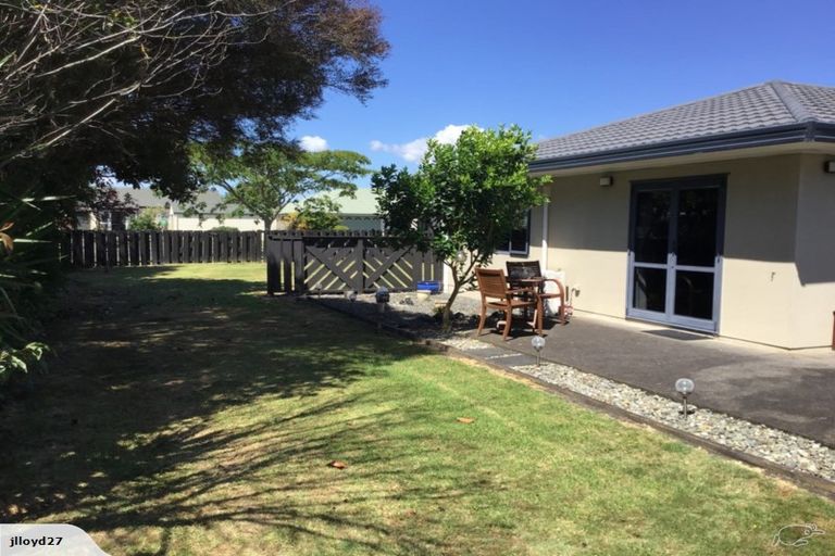 Photo of property in 1 Harris Place, Ngatea, 3503