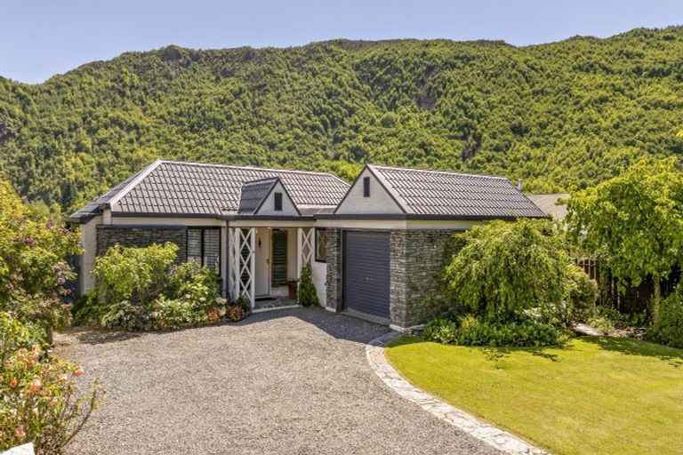 Photo of property in 14 Suffolk Street, Arrowtown, 9302