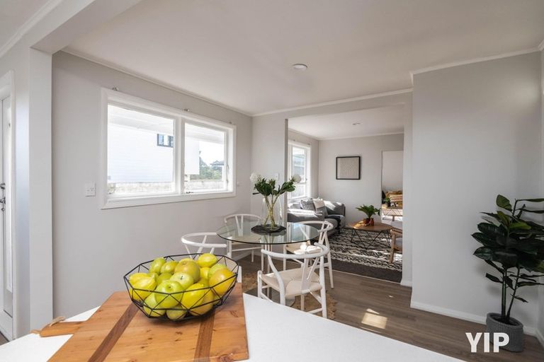 Photo of property in 43 Horokiwi Road West, Newlands, Wellington, 6037