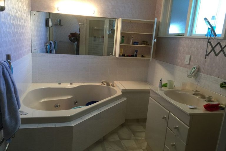 Photo of property in 17 Greenhill Crescent, Pakuranga, Auckland, 2010