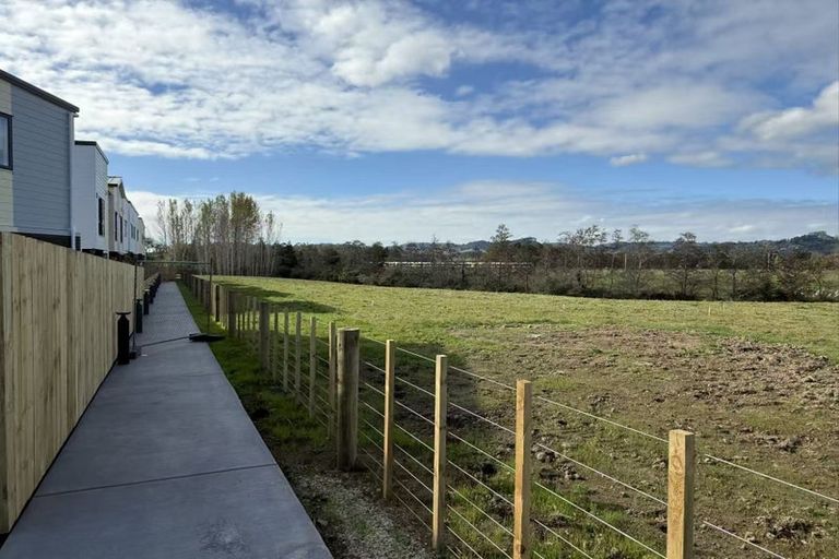 Photo of property in 3/35 Young Crescent, Drury, 2113