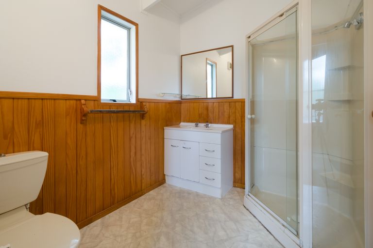 Photo of property in 22 Vina Place, Massey, Auckland, 0614