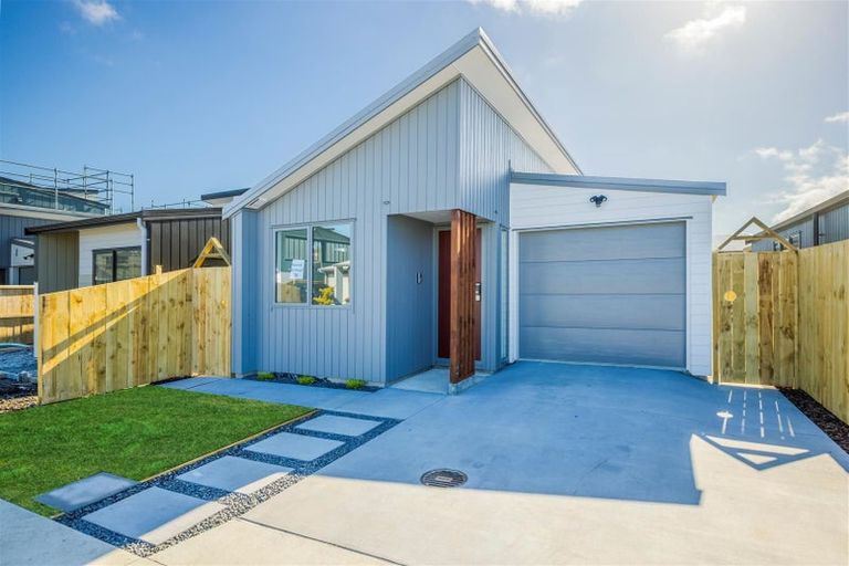 Photo of property in 10 Fredrick Hanson Road, Papakura, 2110