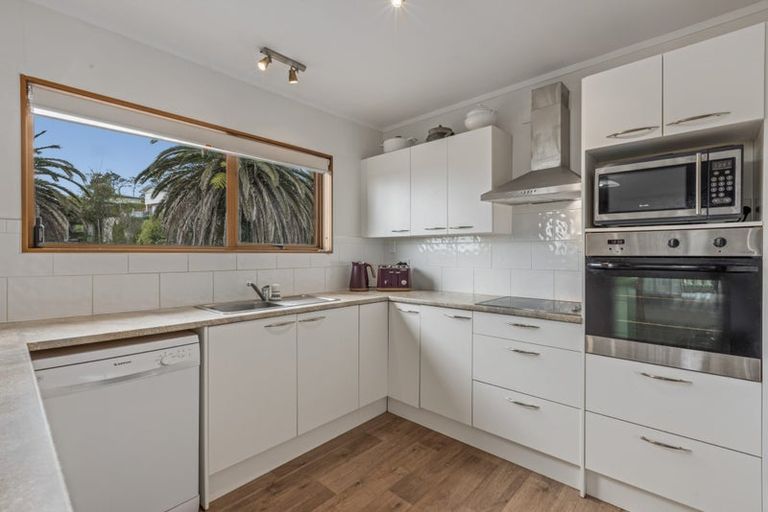 Photo of property in 2/12 Surville Place, Mairangi Bay, Auckland, 0630