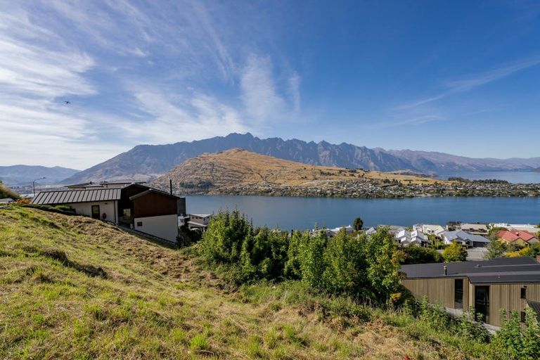 Photo of property in 5 Conifer Lane, Mangere Bridge, Auckland, 2022