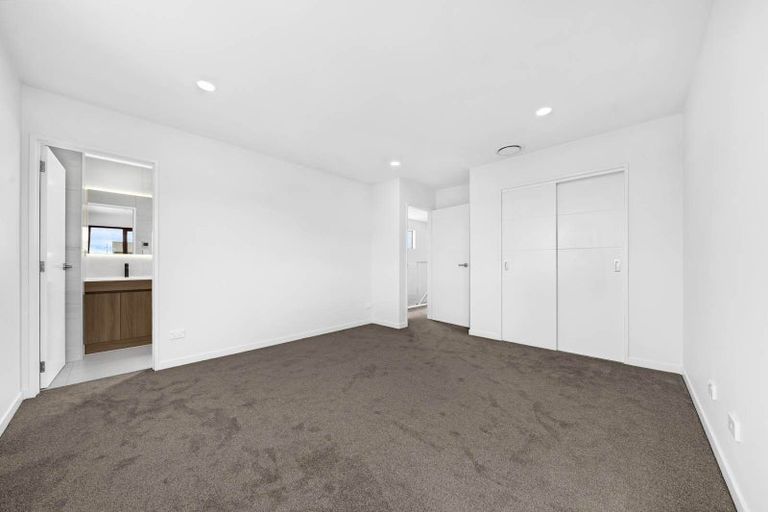 Photo of property in 49 Maungakaraka Road, Karaka, 2580