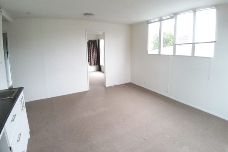 Photo of property in 127 Edgewater Drive, Pakuranga, Auckland, 2010