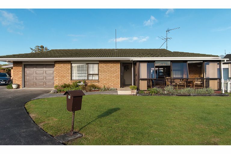 Photo of property in 8a Civic Place, Waiuku, 2123