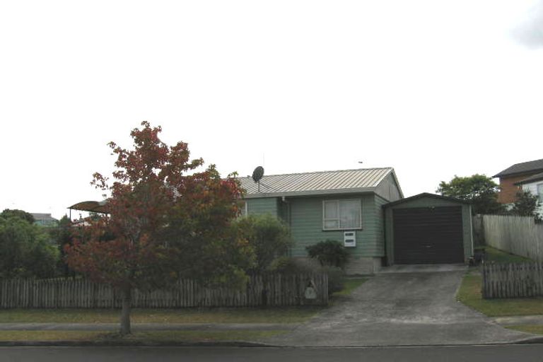 Photo of property in 1/2 Mallard Place, Unsworth Heights, Auckland, 0632