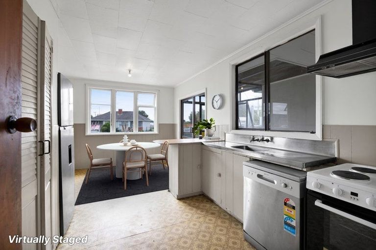 Photo of property in 85 Collins Street, Hawera, 4610