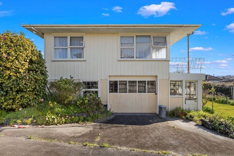 Photo of property in 2 Hyde Road, Rothesay Bay, Auckland, 0630