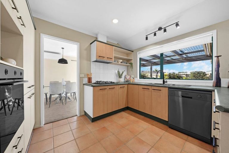 Photo of property in 3 Russett Grove, Henderson, Auckland, 0612