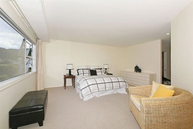 Photo of property in 1a Gill Road, Lowry Bay, Lower Hutt, 5013