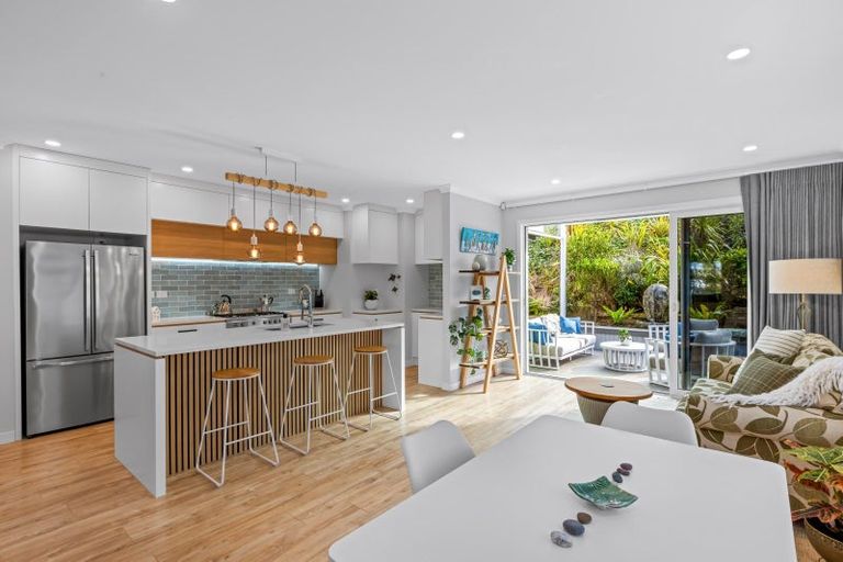 Photo of property in 134 Arran Point Parade, Orewa, 0931